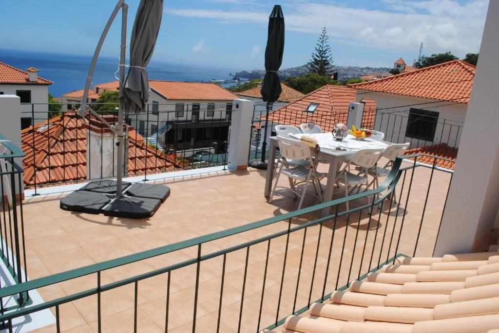 ホテル Vila Rosa - Renovated House Overlooking The Sea フンシャル エクステリア 写真